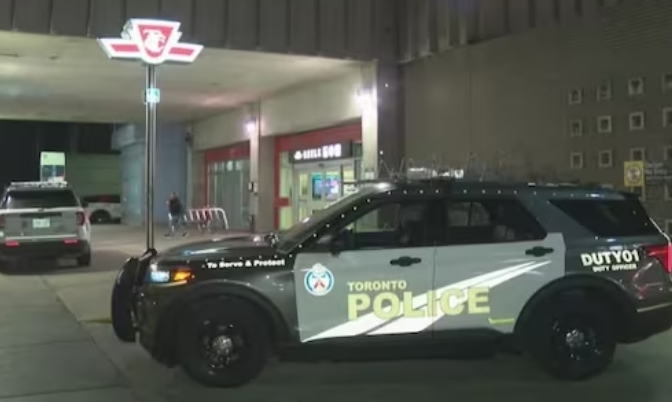 多伦多周六在地铁站内16岁男孩被刺身亡