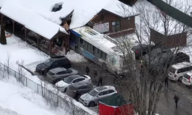 魁省公交司机驾车撞幼儿园造成2名儿童死亡