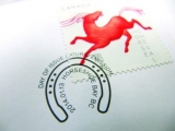 加拿大发行新版马年邮票  华人排队抢购