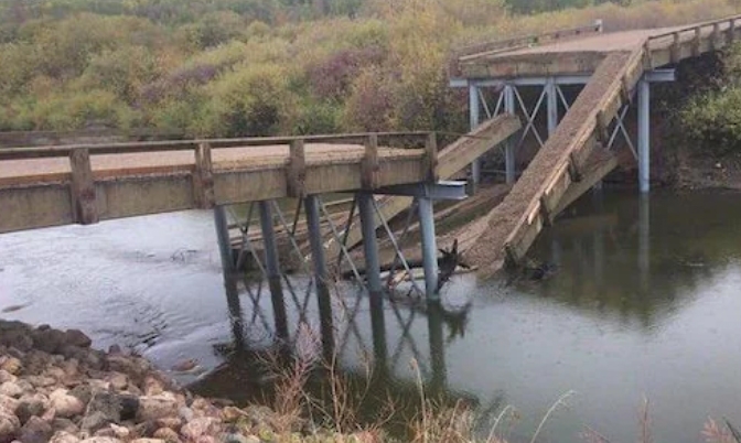 加拿大&quot;豆腐渣工程&quot;小桥开通当天倒塌