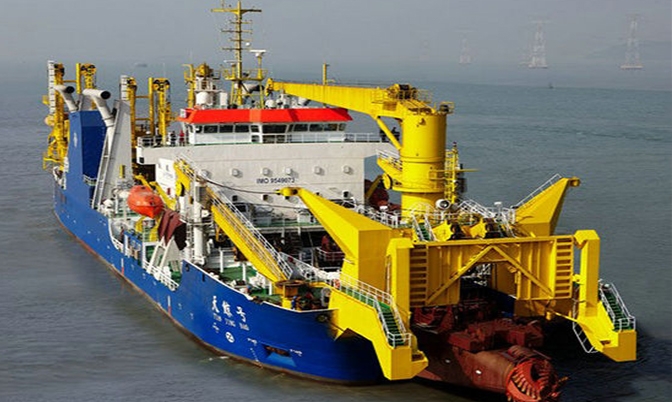中国“怪船”开赴南沙永兴岛 配巨型挖掘系统