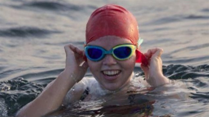 16岁少女将横渡伊利湖为儿童癌症患者筹款