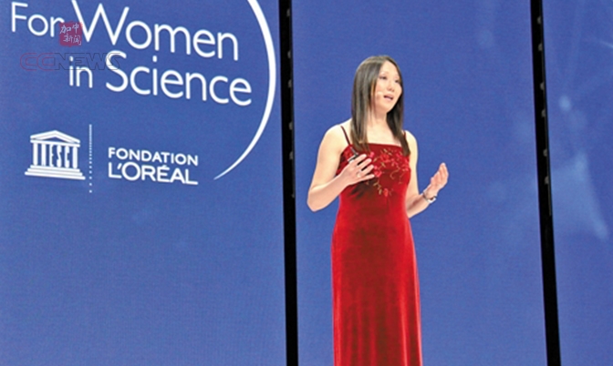 华人教授鲍哲南 获“世界杰出女科学家奖”