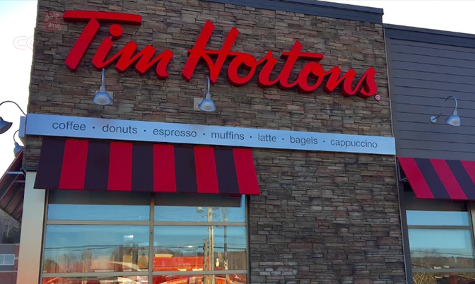 Tim Hortons 在中国开张  顾客排大队