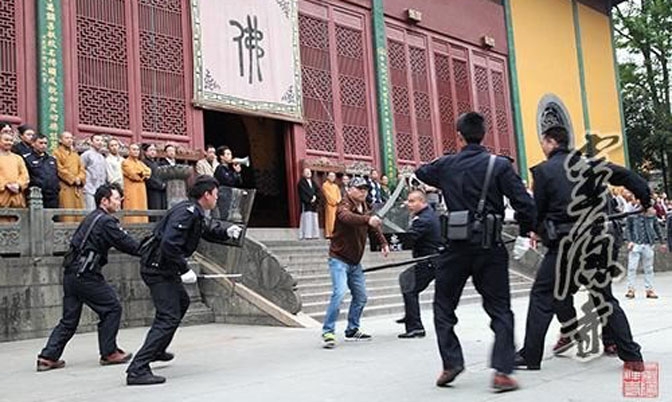 灵隐寺成立寺院首支反恐队 白天念佛晚上&quot;反恐&quot;