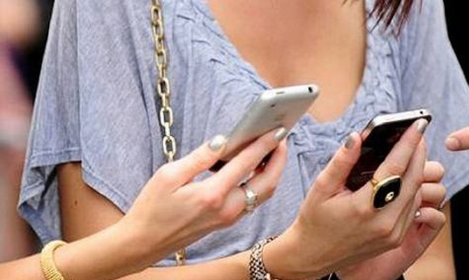 全球“手机上瘾者”增达1.76亿人52%是女性